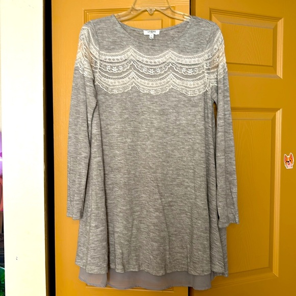 Umgee USA grey lacy long sleeve - Picture 1 of 5